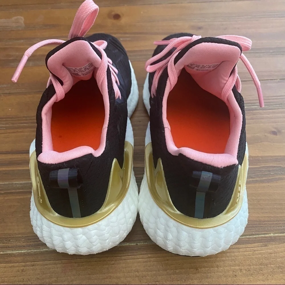𝅺NIB ADIDAS Women’s Alphaboost Size 6